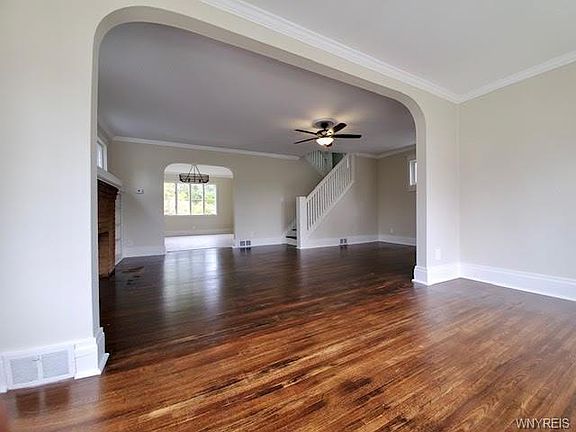 4th image of 104 Taunton Pl