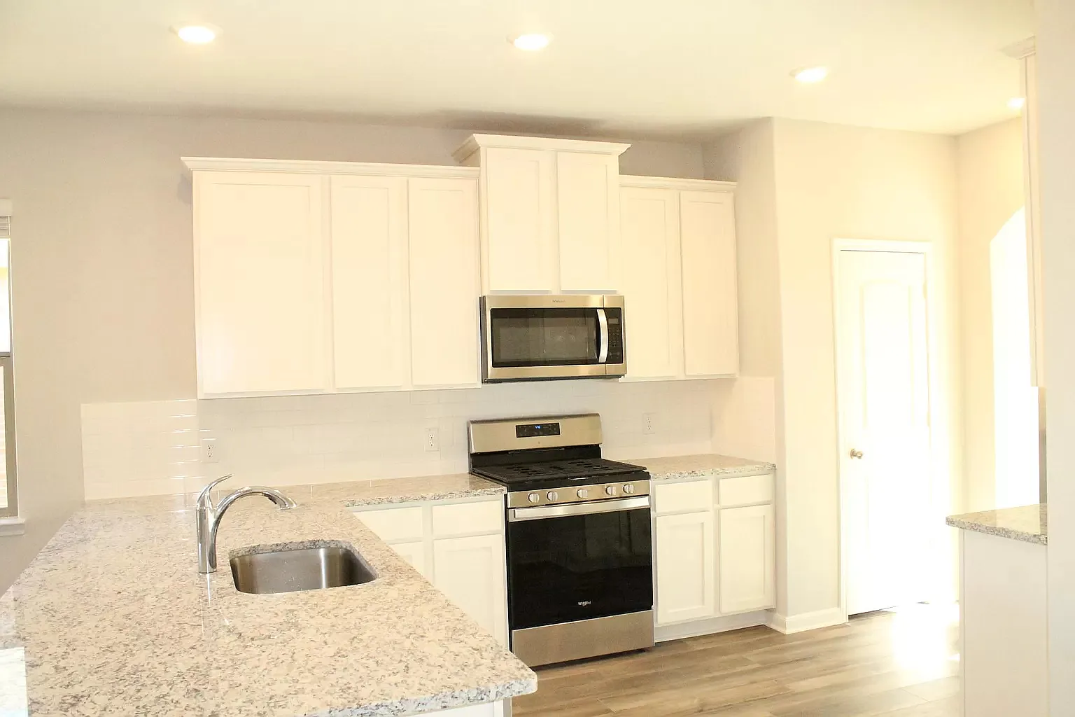 3 bed, 1647 sqft, $1,925 — Photo 3