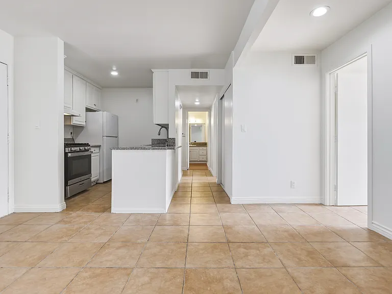 18620 Hatteras St #229 — Photo 2
