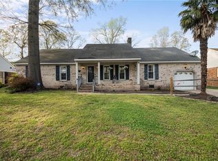 2435 Southern Pines Dr, Chesapeake, VA 23323