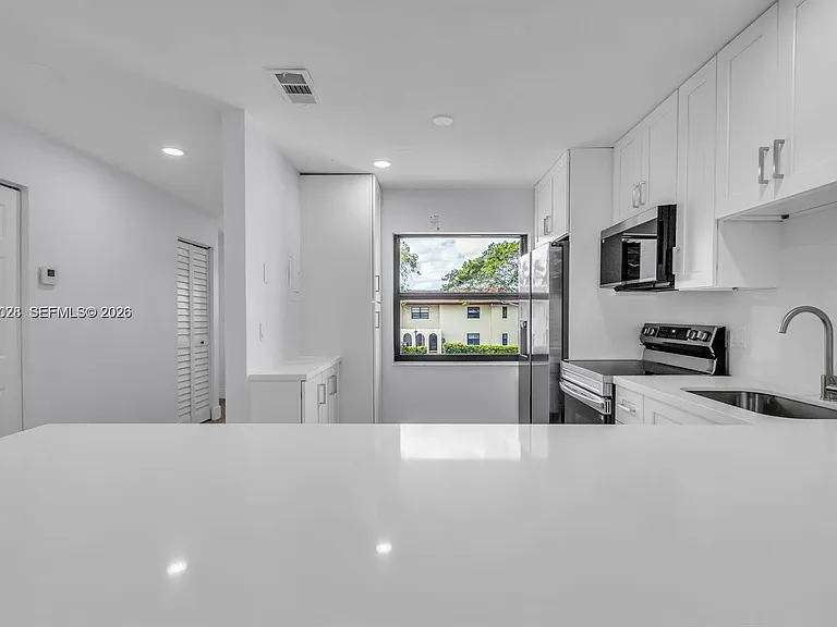 8535 Casa Del Lago #F — Photo 8