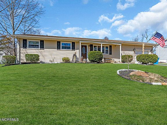 4th image of 33 Dogwood Drive
