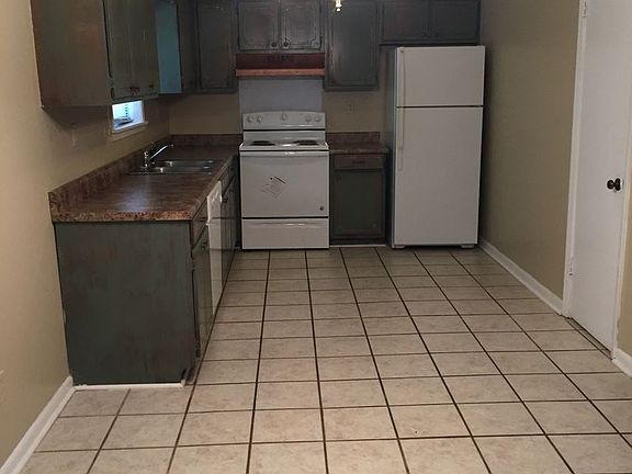 5th image of 124 Helen Cir #B