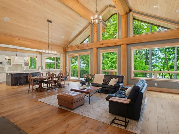 1291 Benvenuto Ave, Central Saanich, BC V8M 1J6
