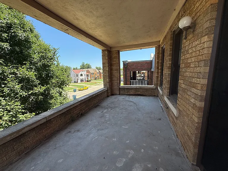 800 East Dr — Photo 15