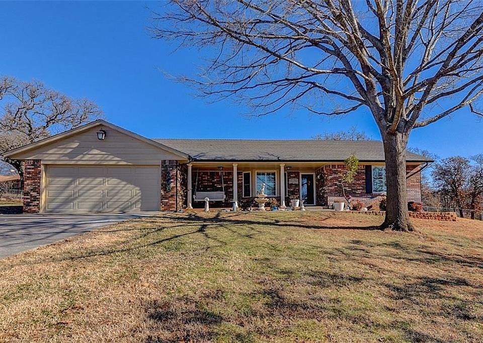 1st image of 2311 Oakridge Dr