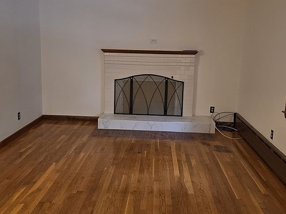 4th image of 50 Dickerman Ln