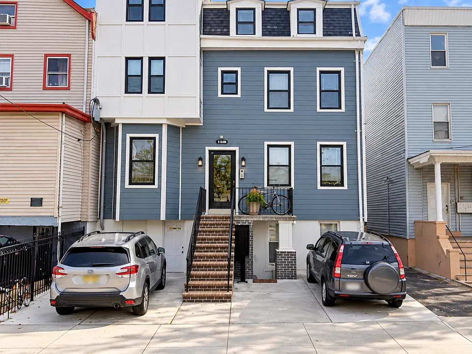 158 Summit Ave #2R