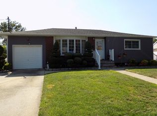 524 Fenimore Ave, North Babylon, NY 11703