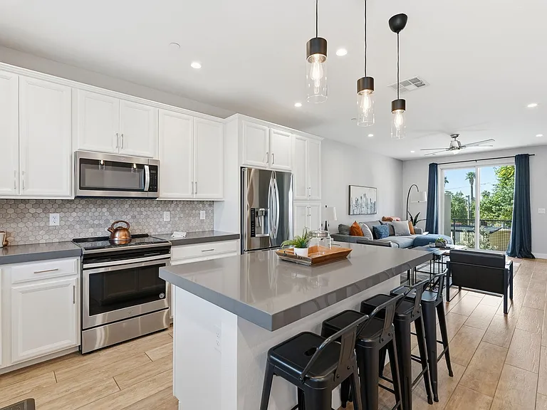 820 N 8th Ave #17 — Photo 15