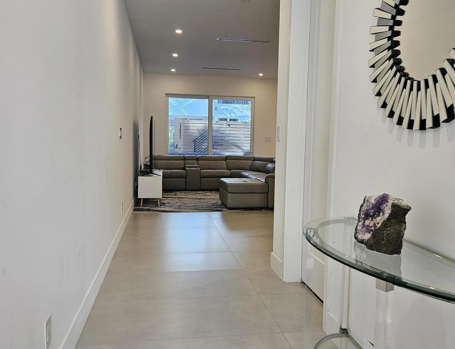 3 bed, 3.5 bath, 1898 sqft, $6,200 — Photo 2