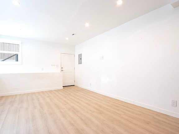 4th image of 4511-4517 Prospect Ave #104