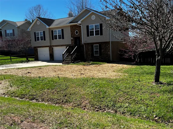 3354 Lilac Ln, Hudson, NC 28638