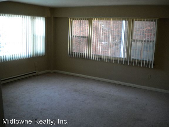 5th image of 530 W Berry St APT 306