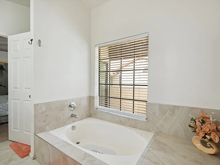 11011 N 92nd St #1046 — Photo 9