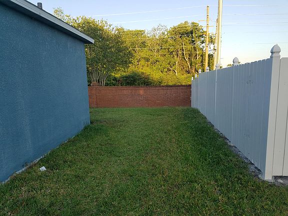 3rd image of 218 Regal Downs Cir
