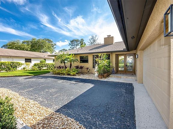 5th image of 950 Rolling Hills Dr