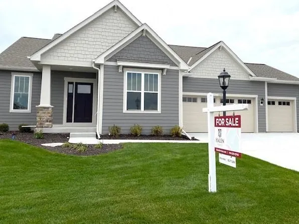 1398 Overlook Cir, Hartland, WI 53029