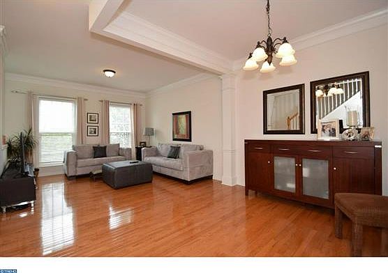 3rd image of 104 Hudson Dr