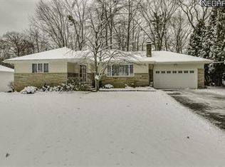 6754 Seneca Rd, Mayfield Village, OH 44143