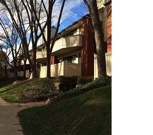 2nd image of 5575 Waterman Blvd APT A
