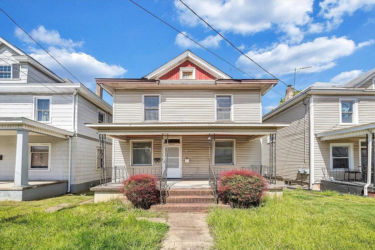 914 Jamison Ave SE — Photo 1