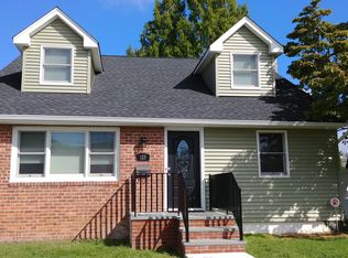 123 Parkdale Dr, North Babylon, NY 11703