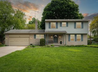 2165 Chalet Dr, Rochester Hills, MI 48309