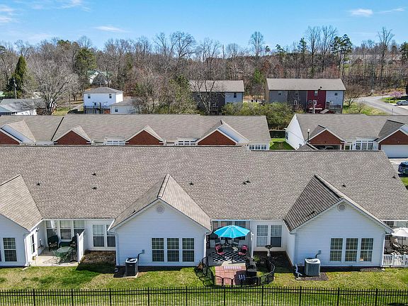 3rd image of 1408 Niki Way NE