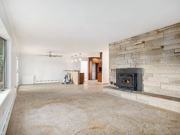 3rd image of 450 Orchard Ln