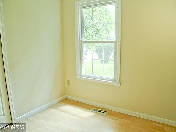 3rd image of 10456 Calumet Grove Dr