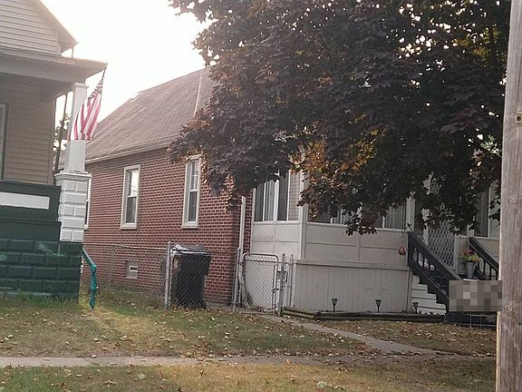 5th image of 2055 3rd St