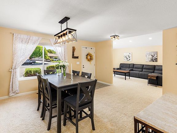 4th image of 575 Coachlight Place