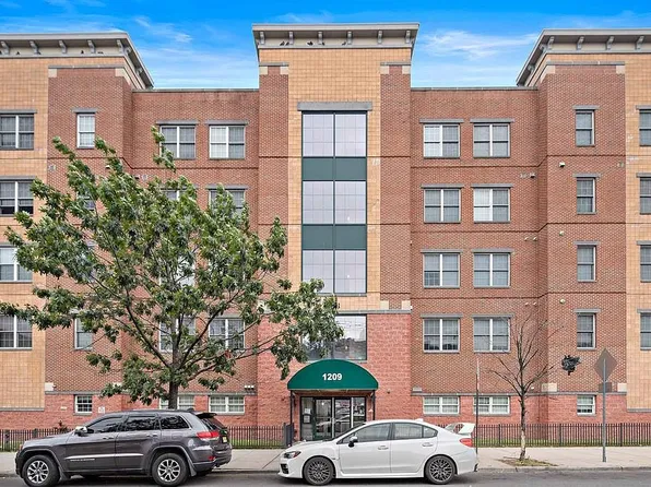 1209 Summit Ave #402, Jersey City, NJ 07307
