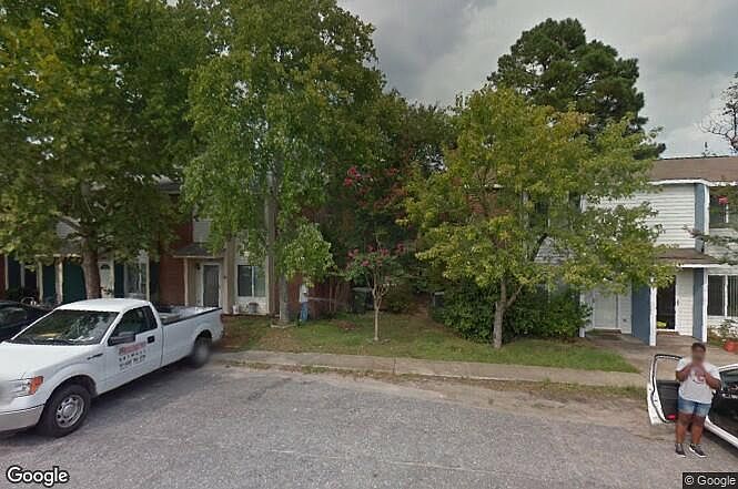 2nd image of 401 Picadilly Sq