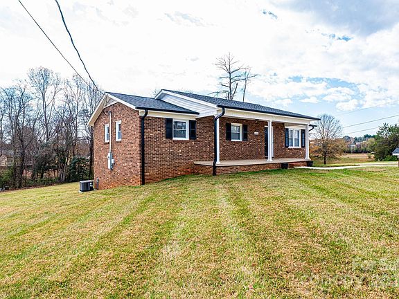3rd image of 440 Greenlea Cir