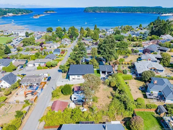 1620 Loat St, Nanaimo, BC V9S 3L4