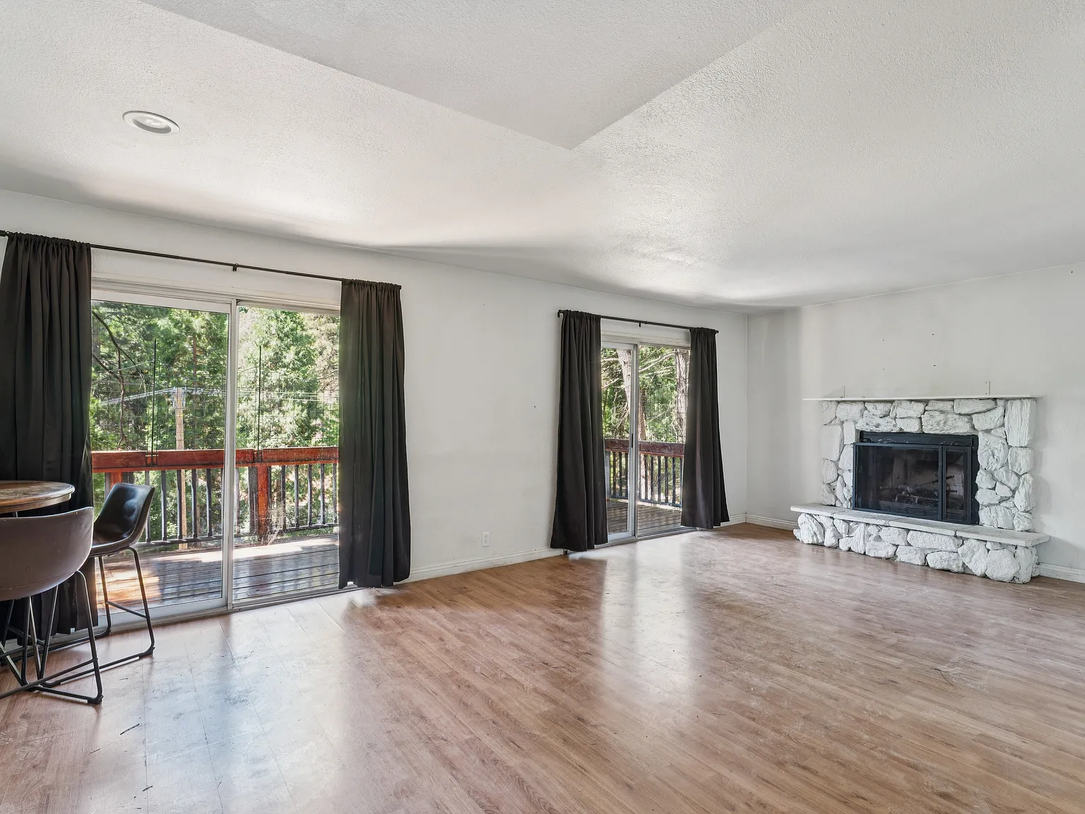 3 bed, 1200 sqft, $2,150 — Photo 4