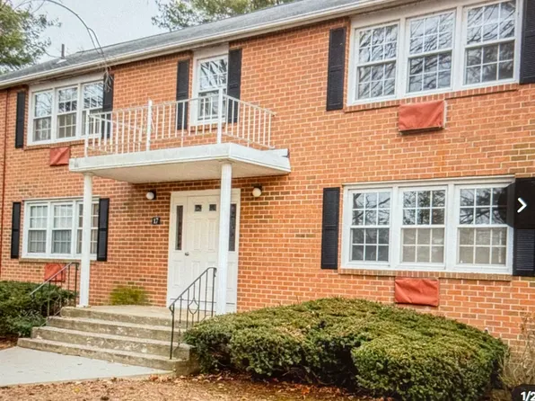 3 Brickyard Rd #17B, Farmington, CT 06032
