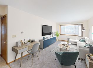 908 Douglas, Ames, IA 50010