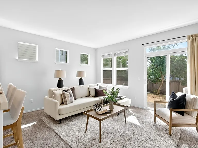 24011 SE 21st St — Photo 3