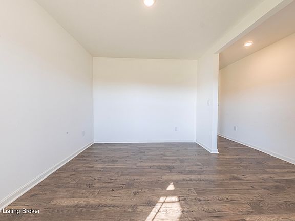4th image of 117 Beech Tree Ct