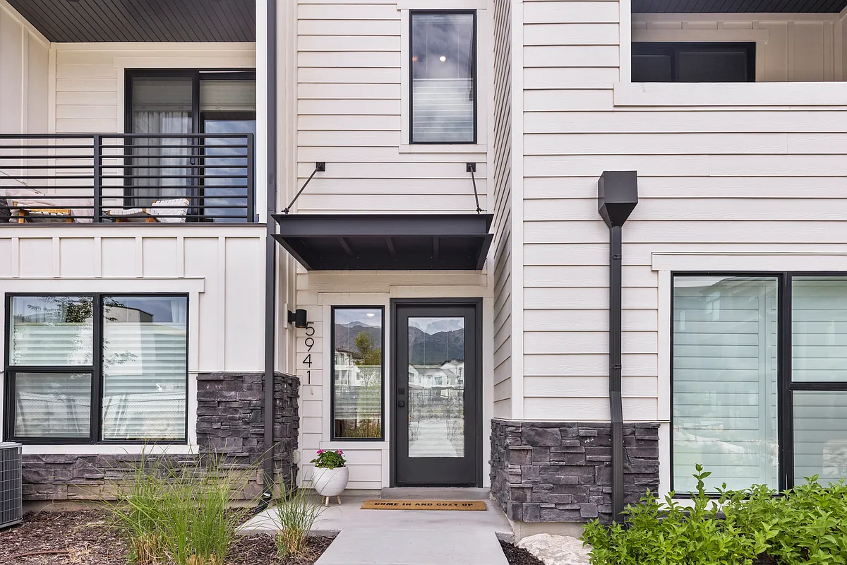 Building Photo - 5941 N Cardiff Pass Dr