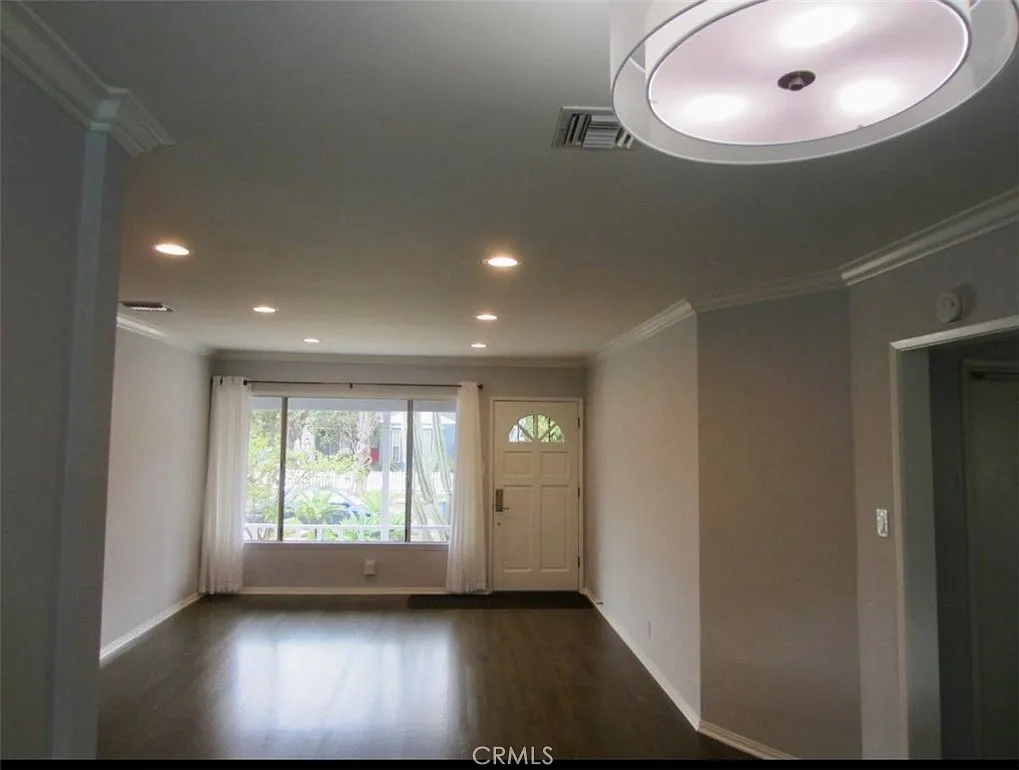 3 bed, 1657 sqft, $5,300 — Photo 4