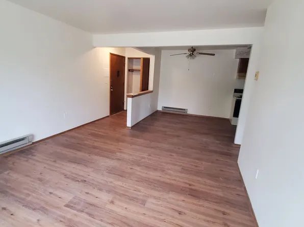 1320 Meadow Creek Dr. (8 Unit), 1320 Meadowcreek Dr APT 6, Pewaukee, WI 53072