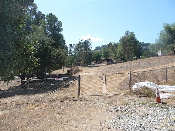 4th image of 2639 Canyon Crest Dr