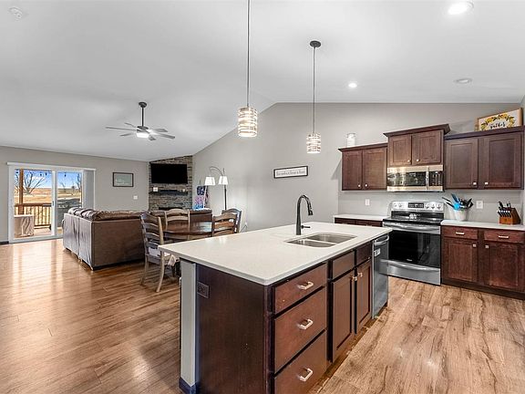 4th image of 312 Dawson Dr