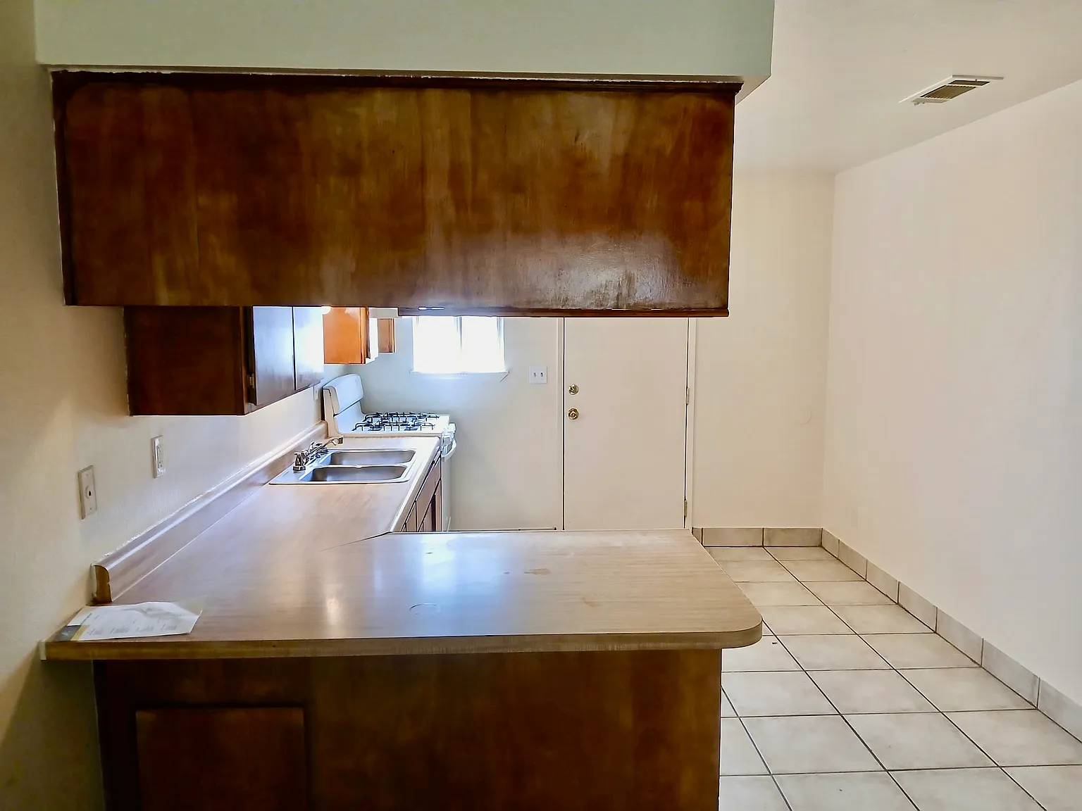 3 bed, 1100 sqft, $1,675 — Photo 3