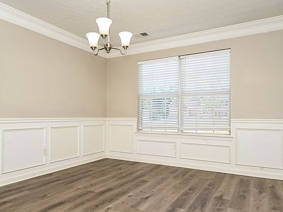 5th image of 204 Biltmore Way