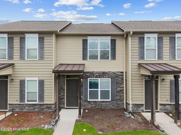 408 Sullivan Loop Road, Midway Park, NC 28544